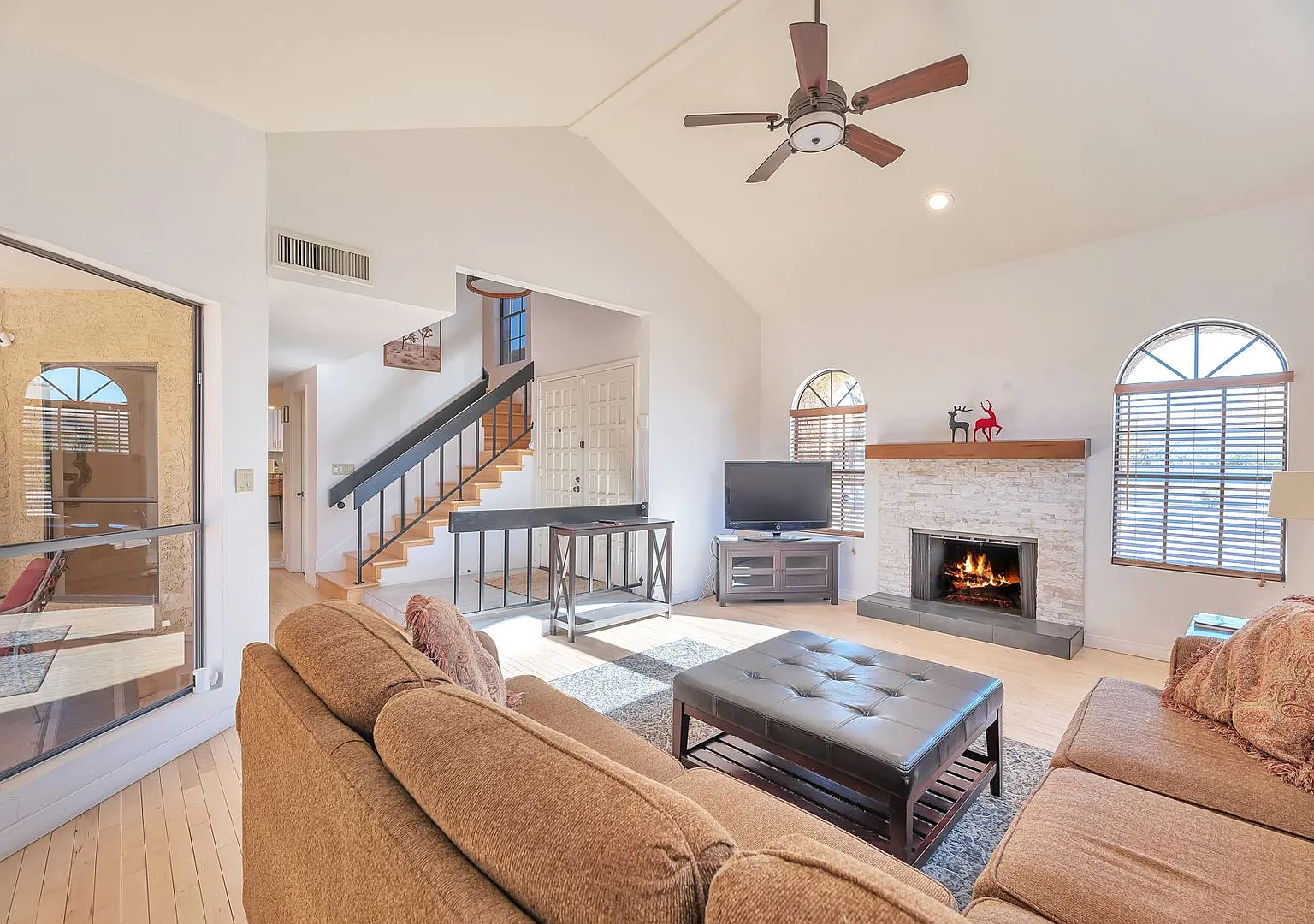 Gorgeous Furnished Home In McCormick Ranch! — Photo 4