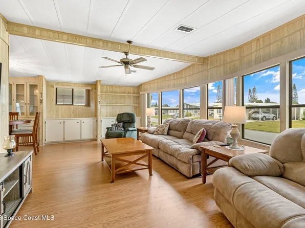 939 Thrush Cir, Barefoot Bay, FL 32976