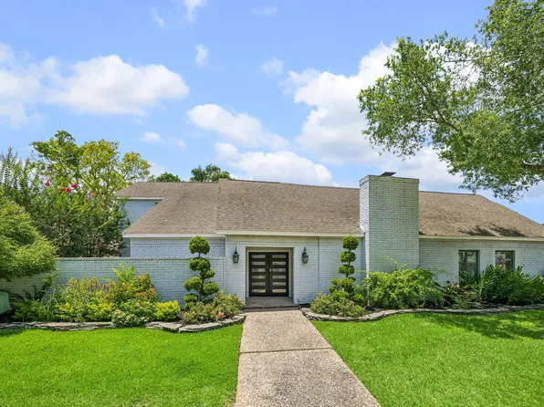 922 Crossroads Dr, Houston, TX 77079