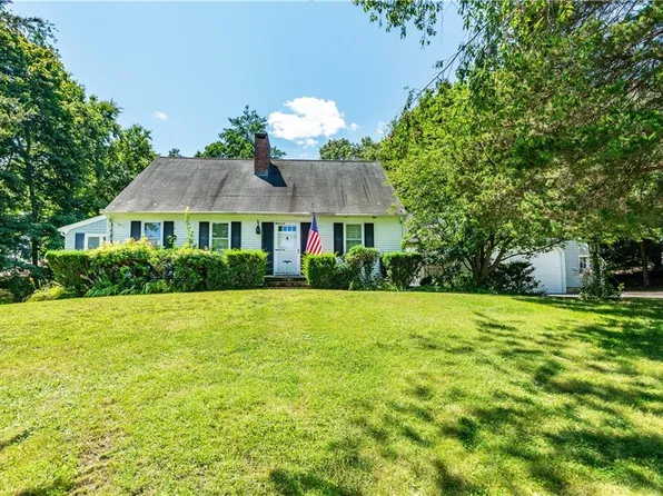 90 Moswansicut Lake Dr, Scituate, RI 02857