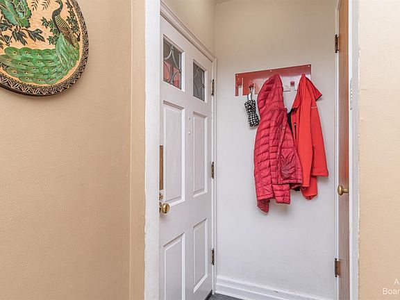 5th image of 719 Collegewood St