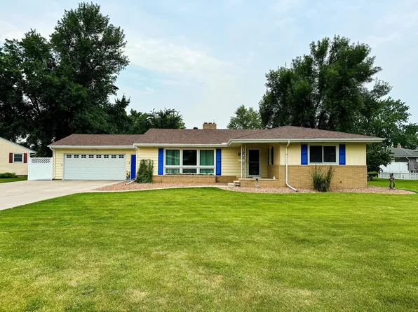 857 3rd St N, Wahpeton, ND 58075