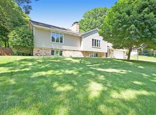 2494 Norcrest Dr, Norton Shores, MI 49441