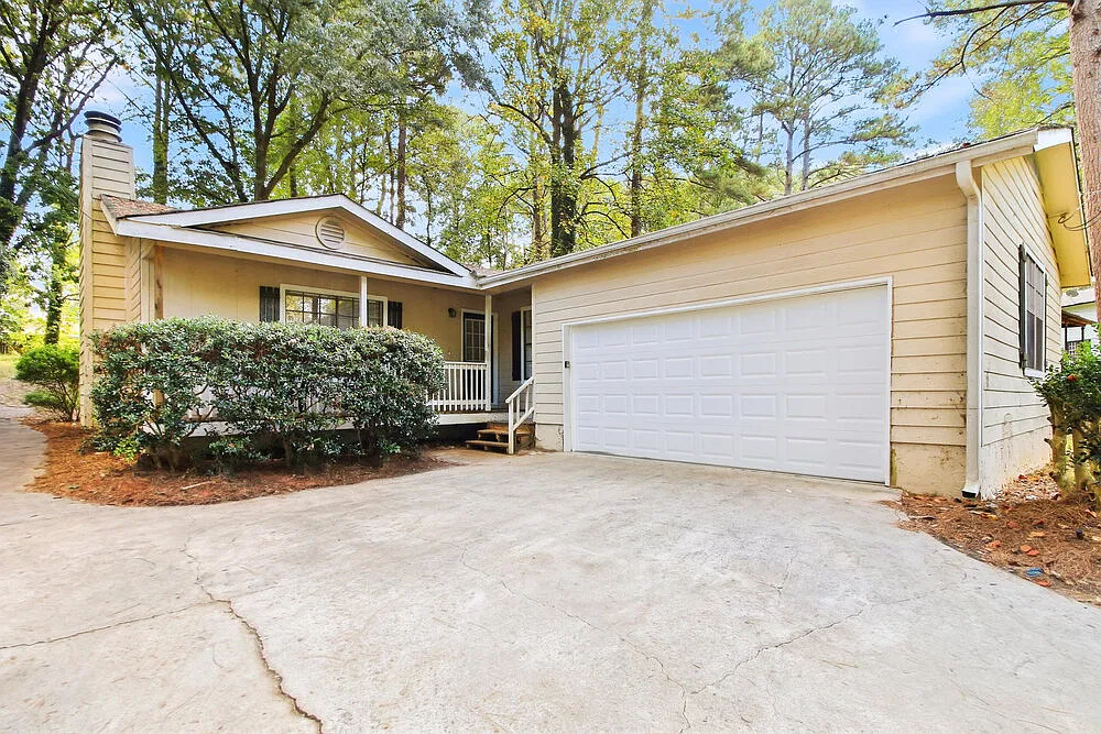 3 bed, 2.0 bath, 1254 sqft, $1,660 — Photo 1