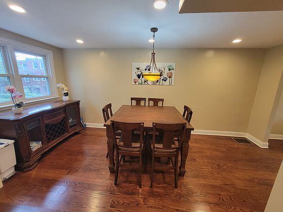 3rd image of 614 E Tabor Rd