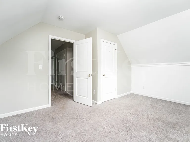 1035 Sutherland Dr — Photo 14