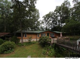 100 No Spin Ln, Penrose, NC 28766