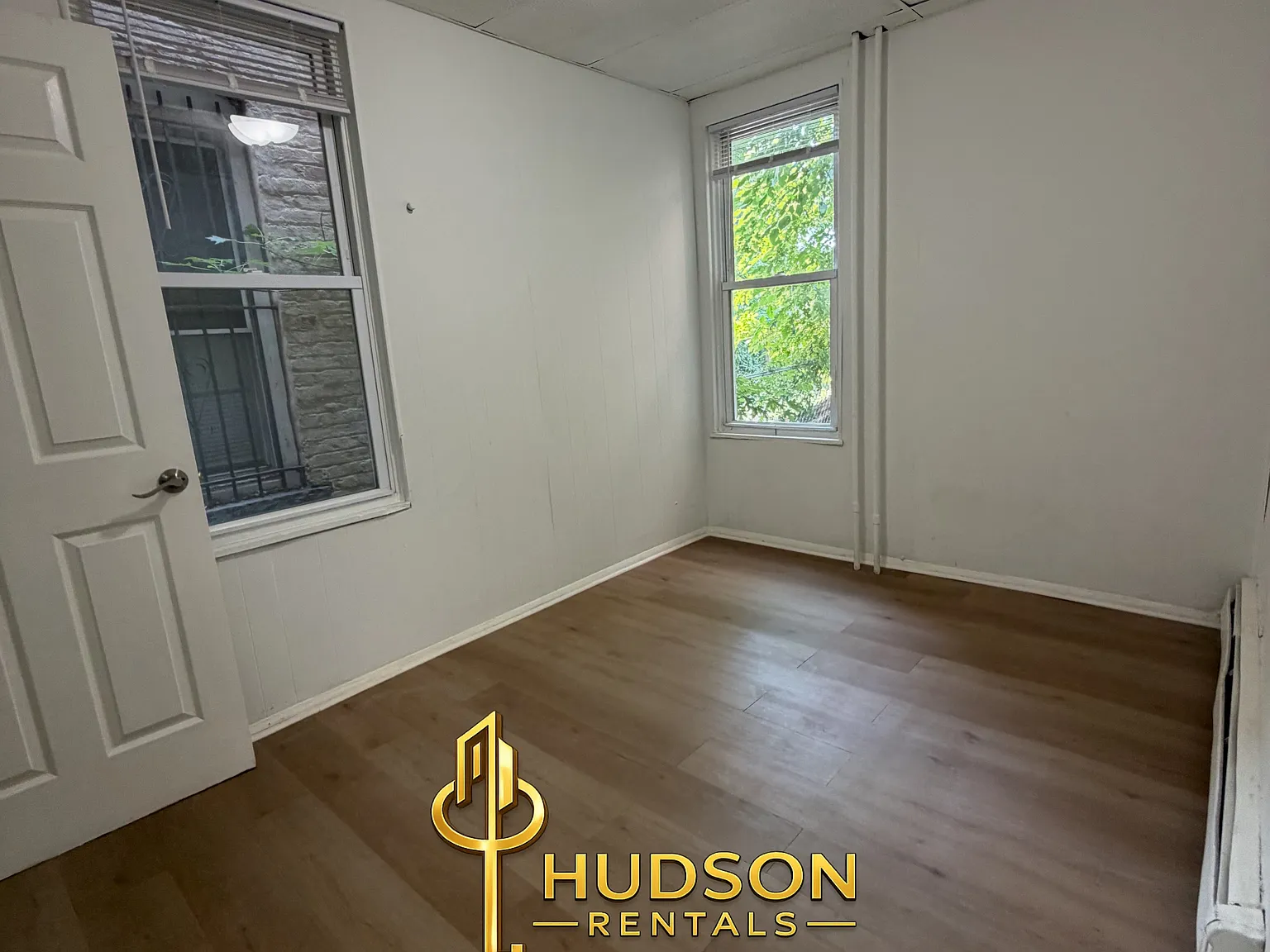 3 bed, 1000 sqft, $2,600 — Photo 2