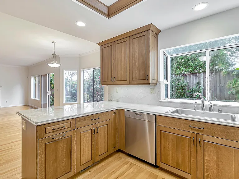 302 Tadley Ct — Photo 13
