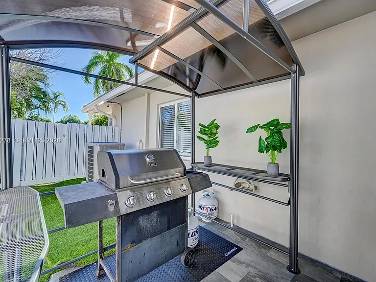 825 Harrison St — Photo 17