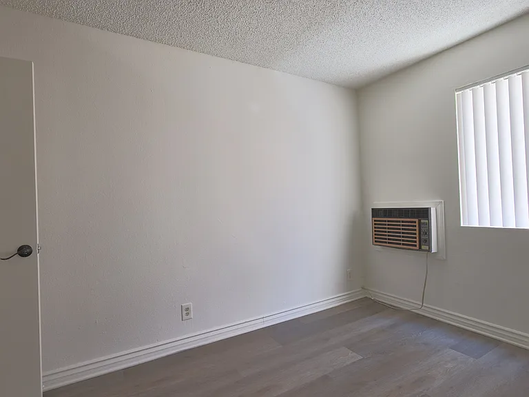 2839 Francis Ave — Photo 8