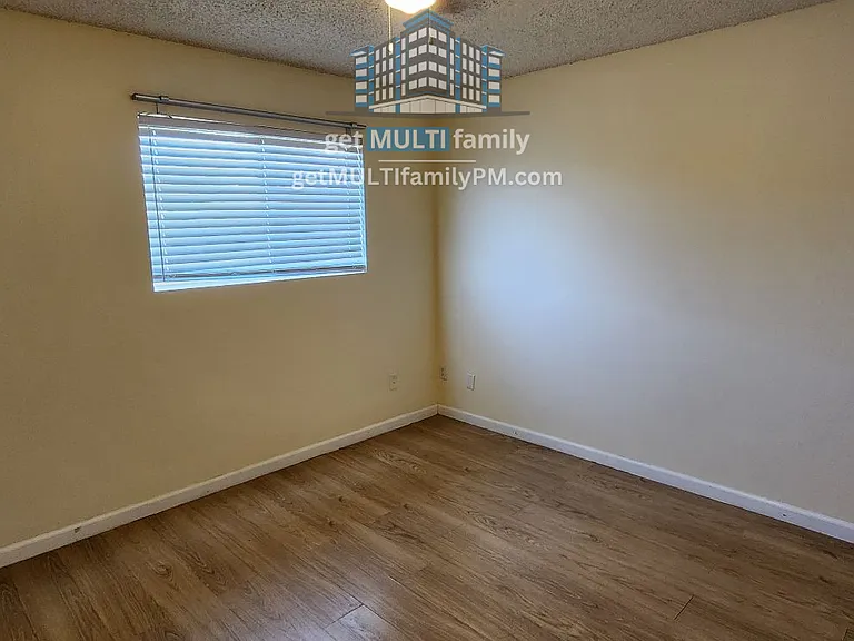 1111 E Butler Dr #D — Photo 2