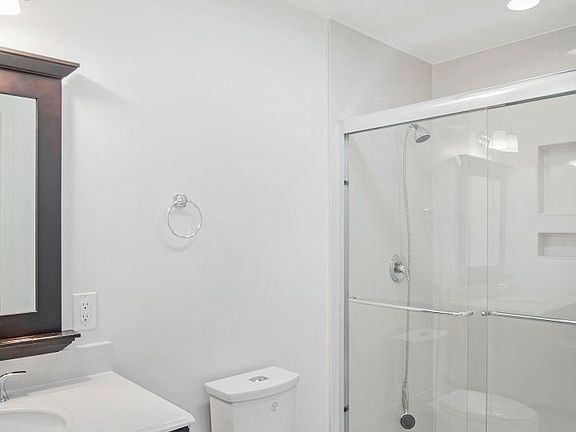 5th image of 7656 Fountain Ave
