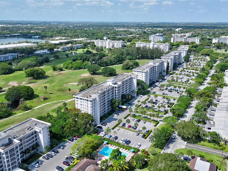 3050 N Palm Aire Dr #505 — Photo 45