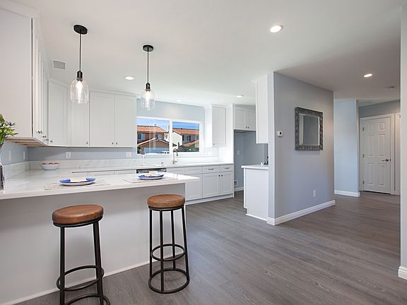 3rd image of 1365 Green Bay St