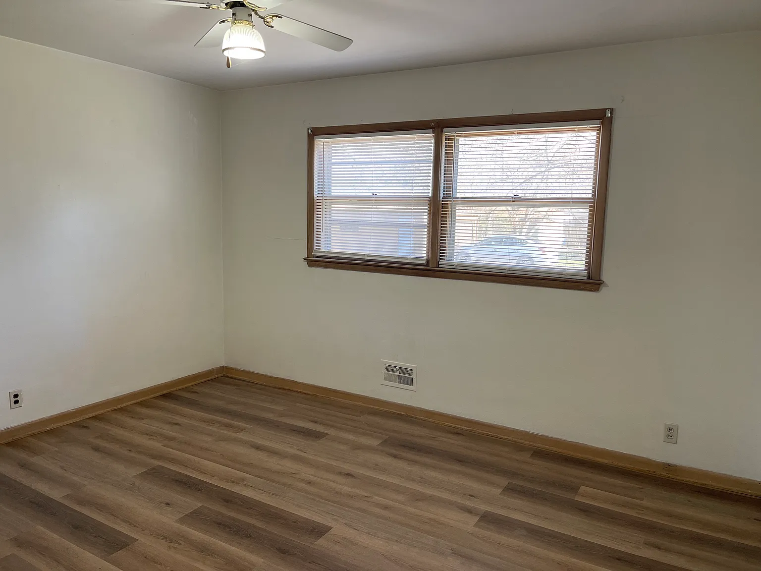 5270 N Mohawk Ave — Photo 3