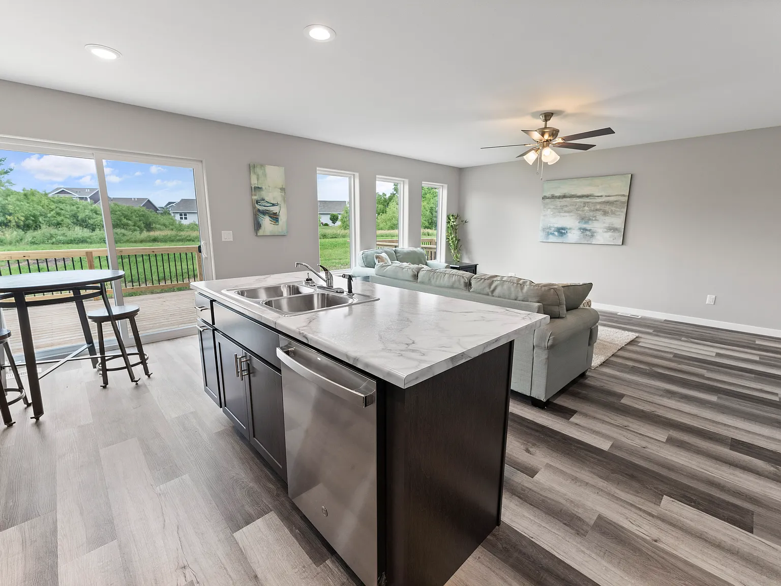 3 bed, 2.5 bath, 2000 sqft, $2,500 — Photo 3