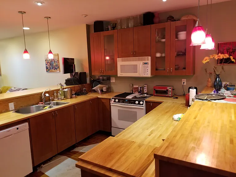 714 Kenyon St NW #U — Photo 3