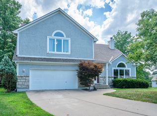 25707 32nd Terrace Ct, Blue Springs, MO 64015