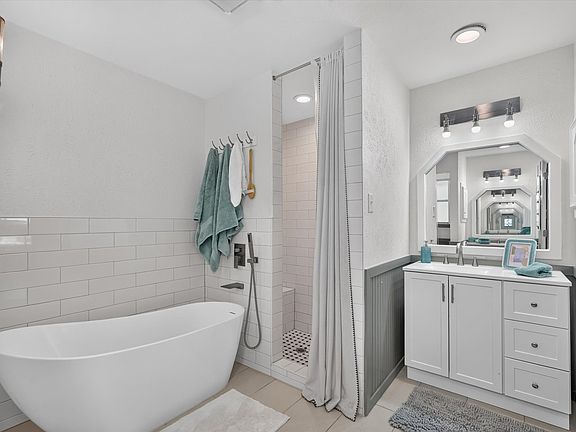 4th image of 1000 Cherry Ct