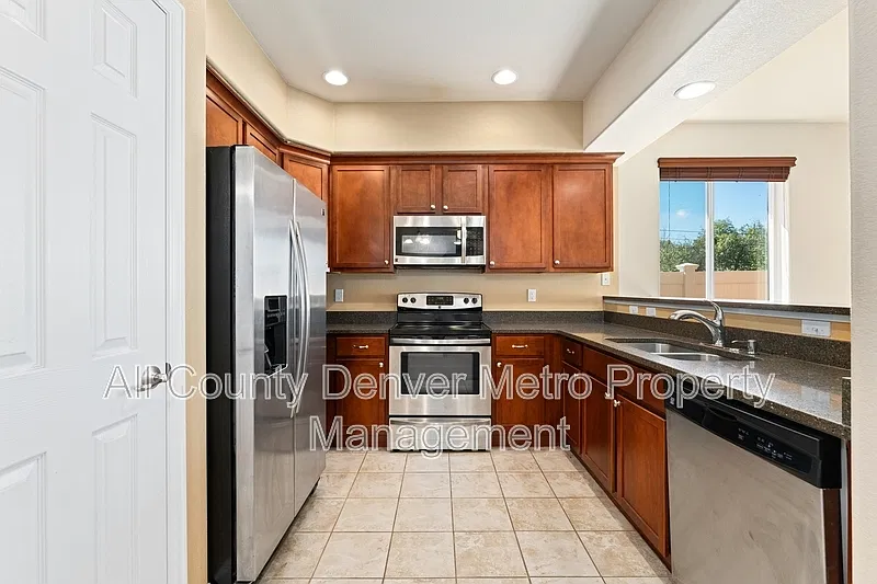 2 bed, 2.0 bath, 1048 sqft, $1,985 — Photo 4