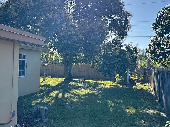 5th image of 854 W Kalmia Drive