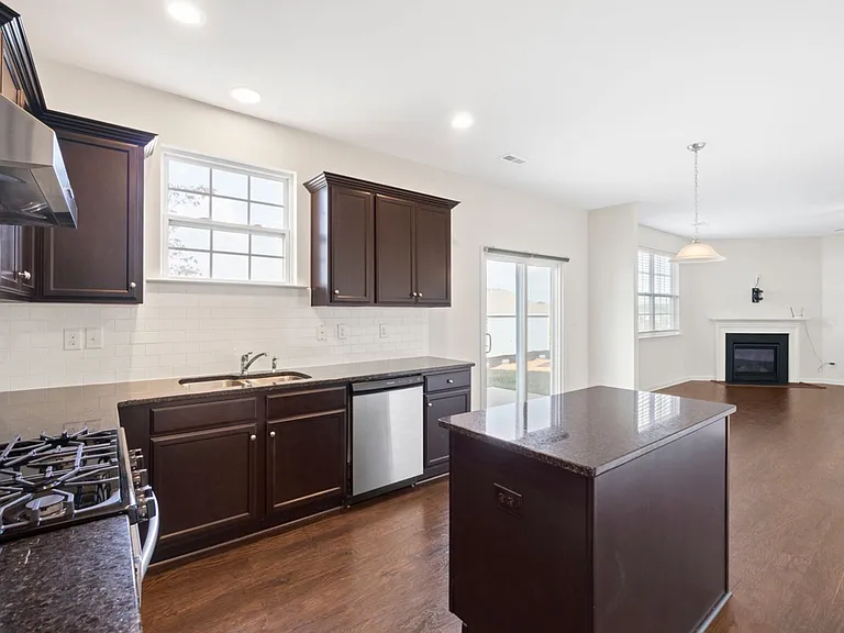 152 Atwater Landing Dr — Photo 9