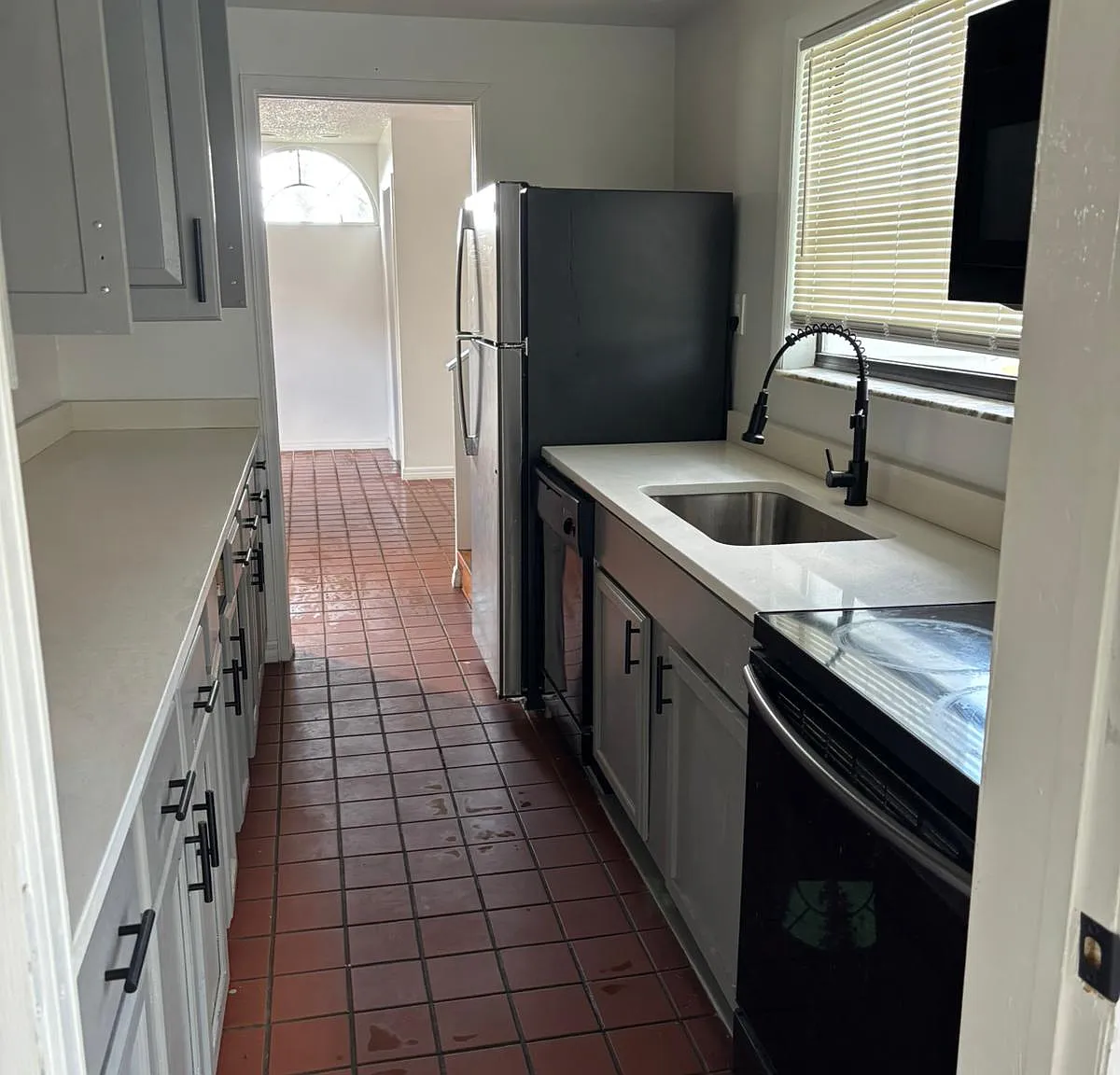 2 bed, 1200 sqft, $1,600 — Photo 4
