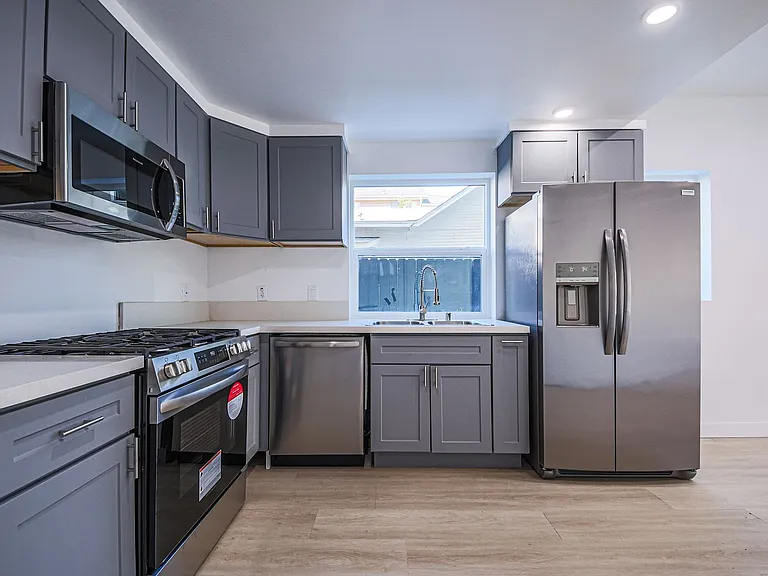 Luxury 2026 Townhomes with Massive Bedrooms + Decks with Views — Photo 12