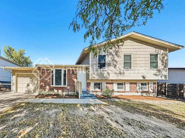 15561 E Pacific Pl, Aurora, CO 80013
