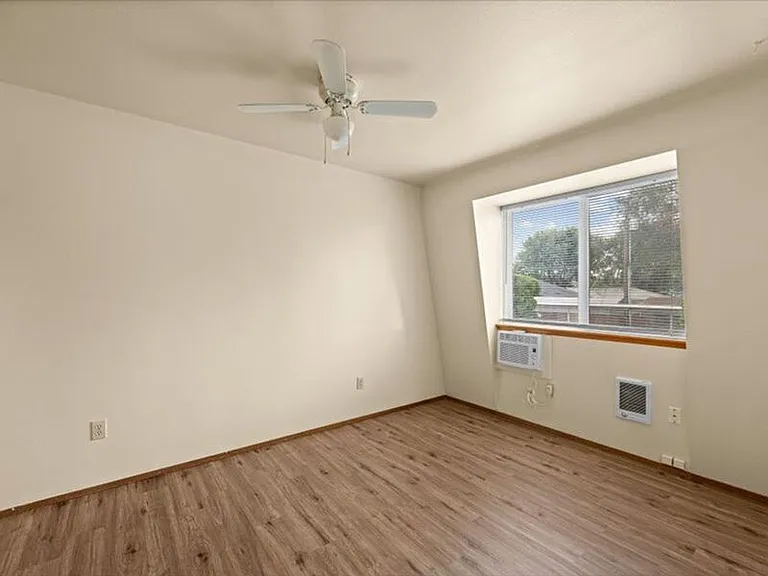 400 S Morain St #7 — Photo 9