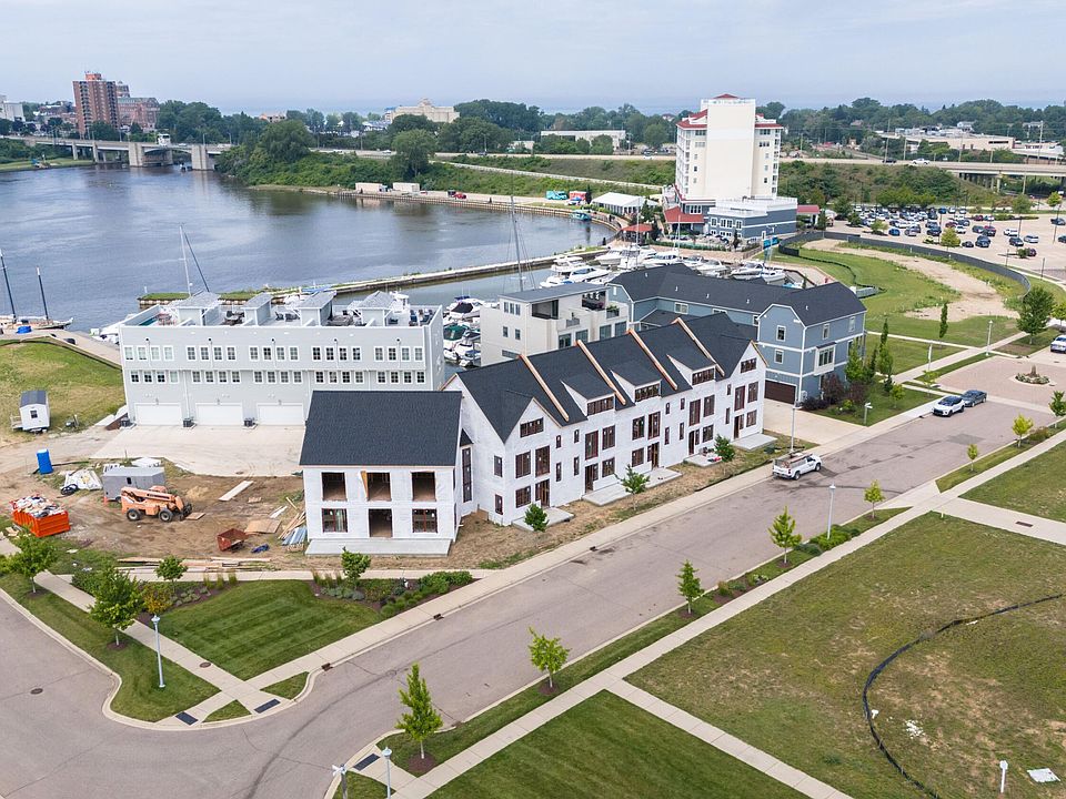 1st image of 998 Harbor Dr E