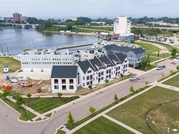 998 Harbor Dr E, Saint Joseph, MI 49085