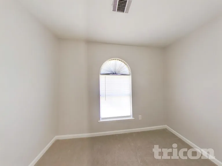 270 Rosewood Dr — Photo 11
