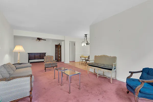 Living room, photo 2