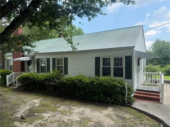 112 N Wright St, Raeford, NC 28376