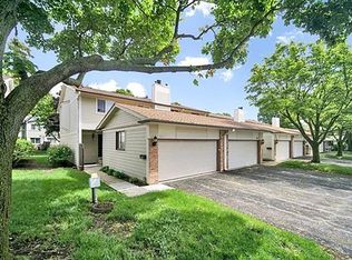 878 Swan Ln, Deerfield, IL 60015