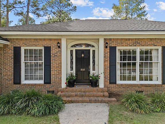 2nd image of 1805 Robinhood Rd
