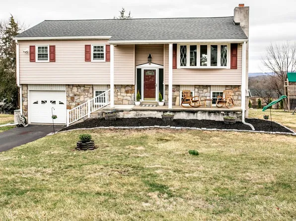 3052 Tyler Ct, Pottstown, PA 19464