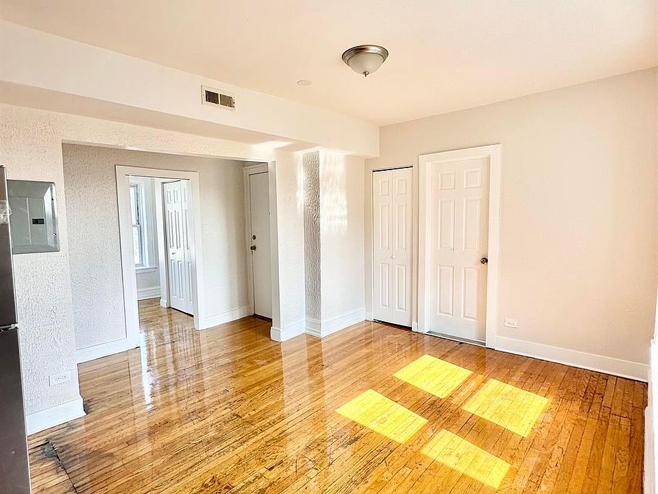1st image of 1235 N Karlov Ave Floor 3