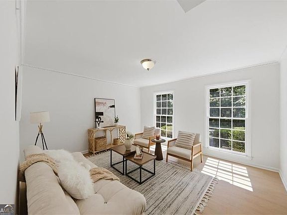 2nd image of 1138 Moorestown Cir