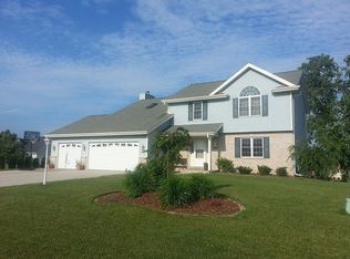 8852 S Pond View Dr, Oak Creek, WI 53154