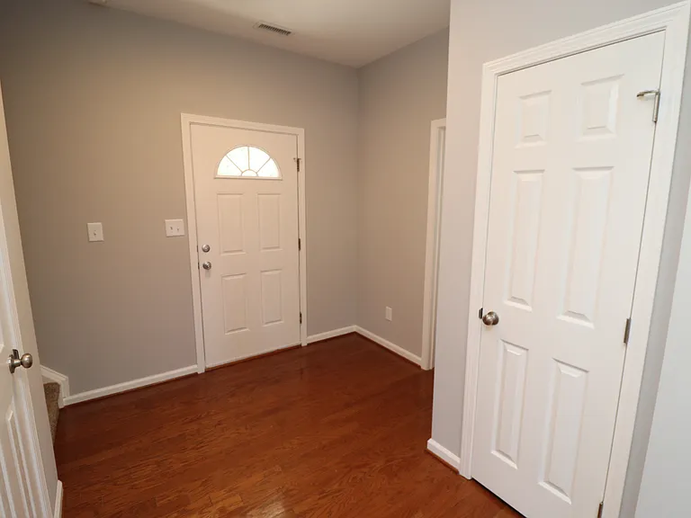 5112 Mabe Dr — Photo 2