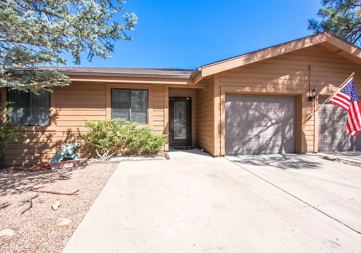 3 Bedroom 2 Bath Townhome in Forest Hylands — Photo 1