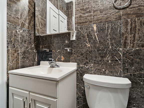 5th image of 17 Greenwich Ave APT 8