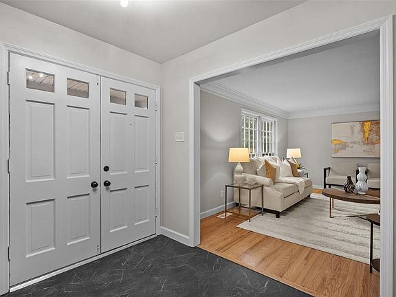 3rd image of 816 Angleterre Dr