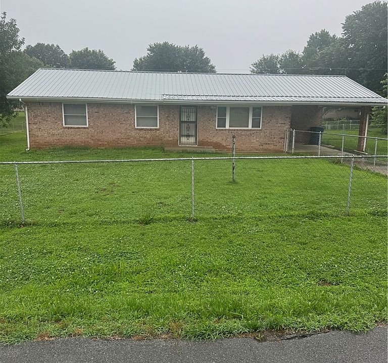 1st image of 628 Pine Ave