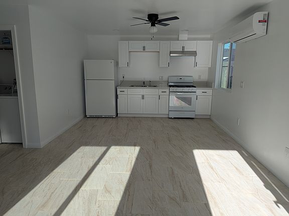 4th image of 1208 N Oakley Ave #A