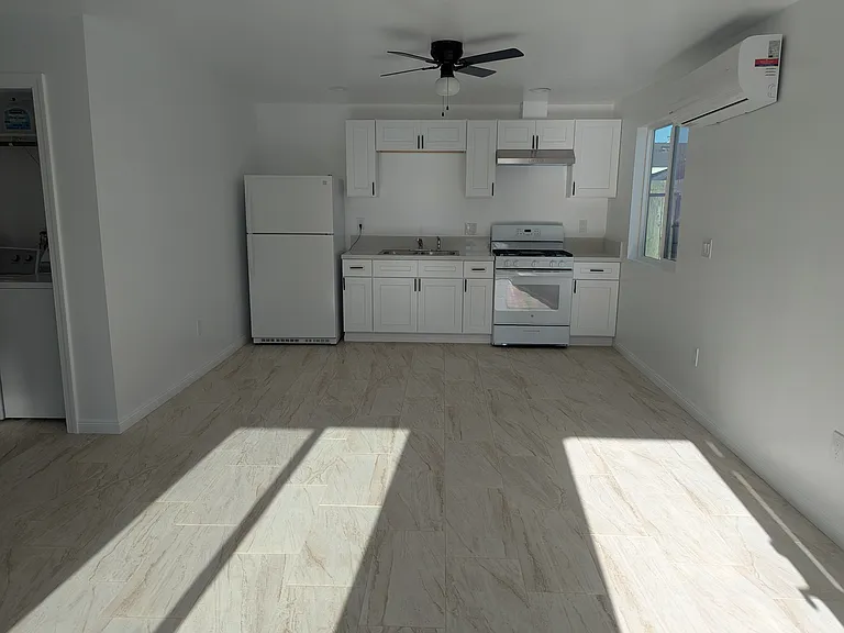 1208 N Oakley Ave #A — Photo 4