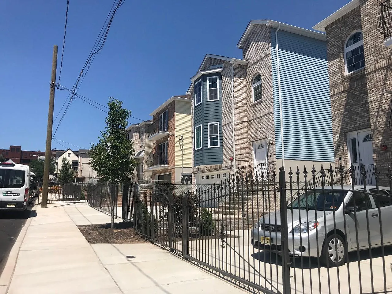 3 bed, 1600 sqft, $2,700 — Photo 1